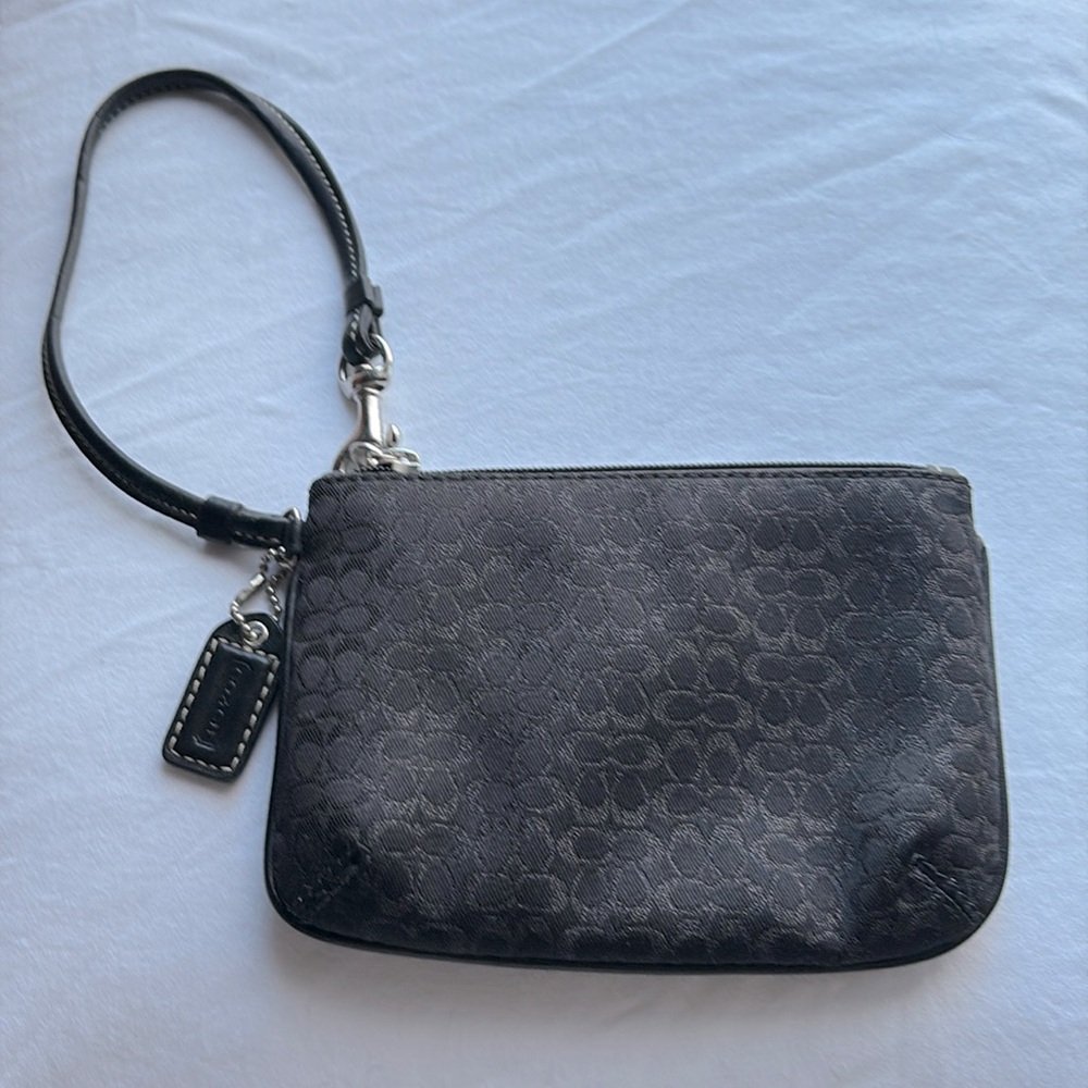 Coach Signaturee C Black Wristlet nwot